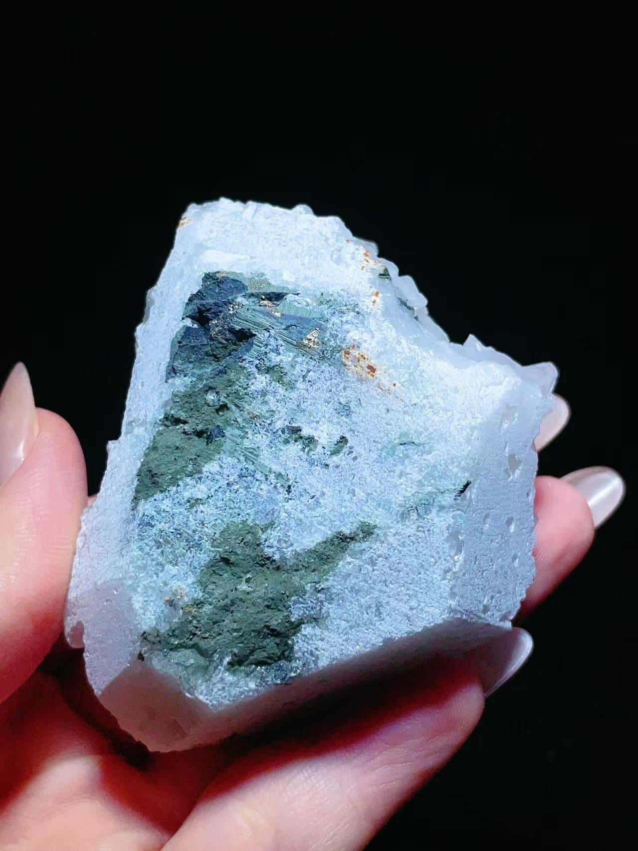Natural Quartz Crystal Cluster from Fujian China.