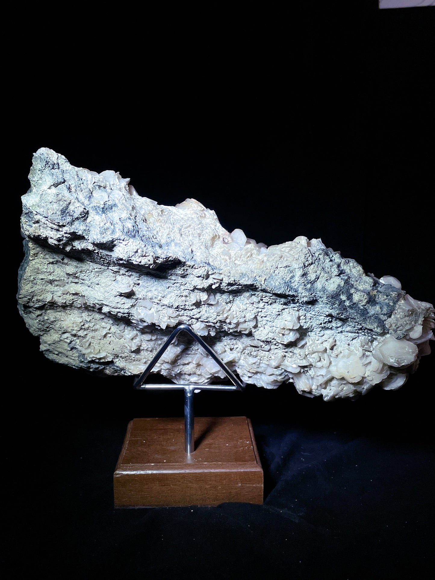 petal calcite specimen Hubei China