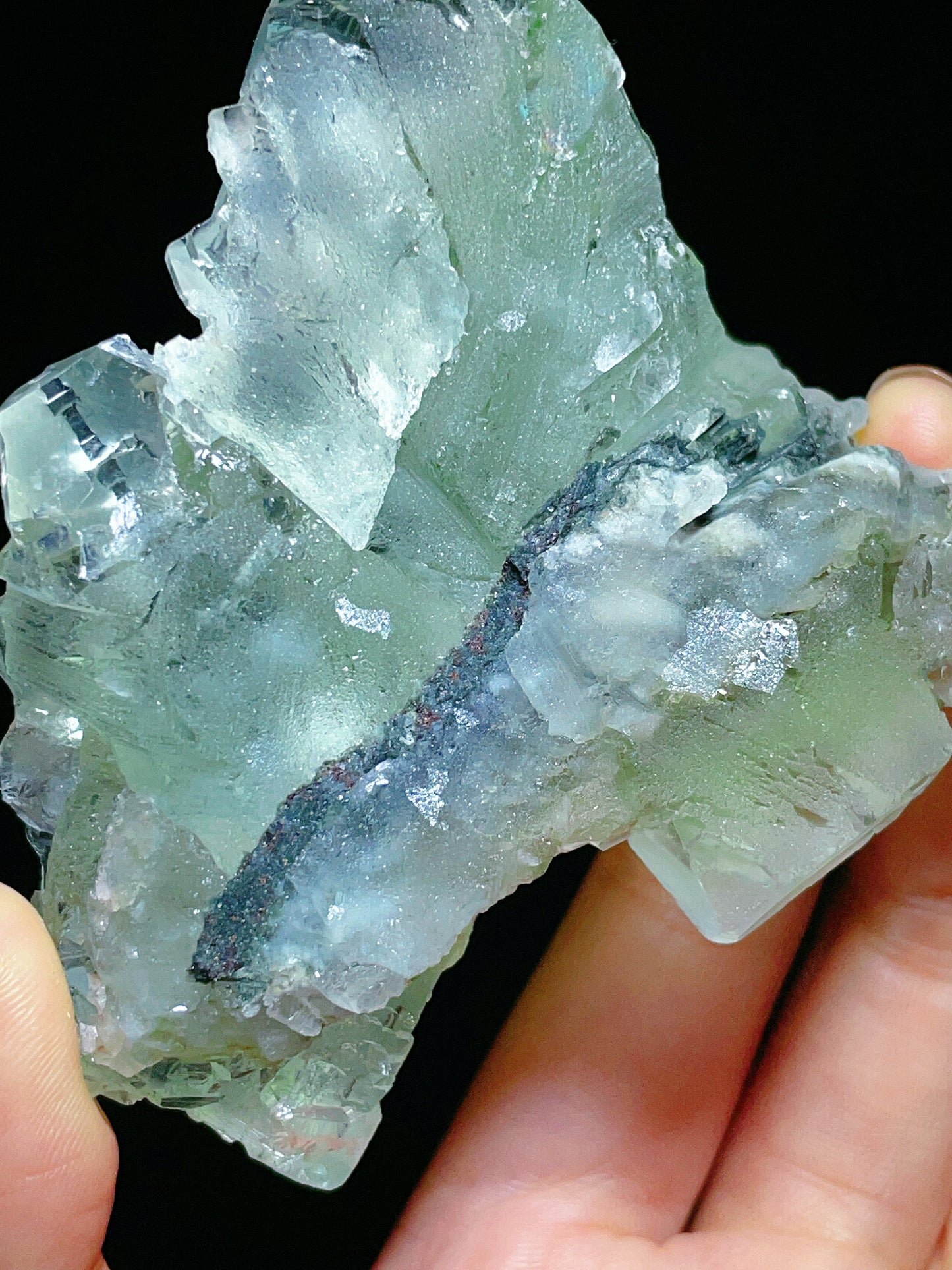 Xianghualing green fluorite specimen