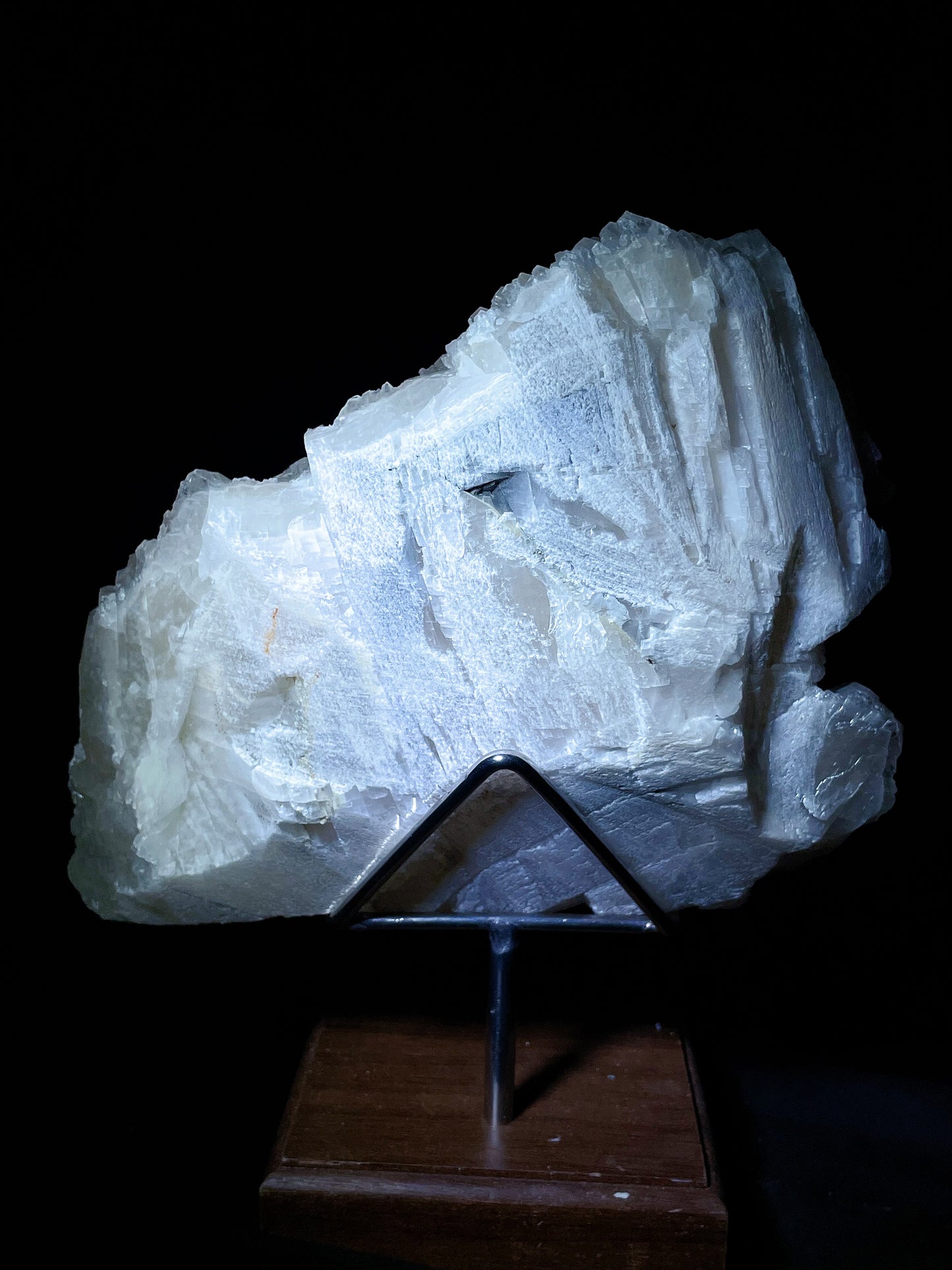 Hunan yellow thousand calcite specimen