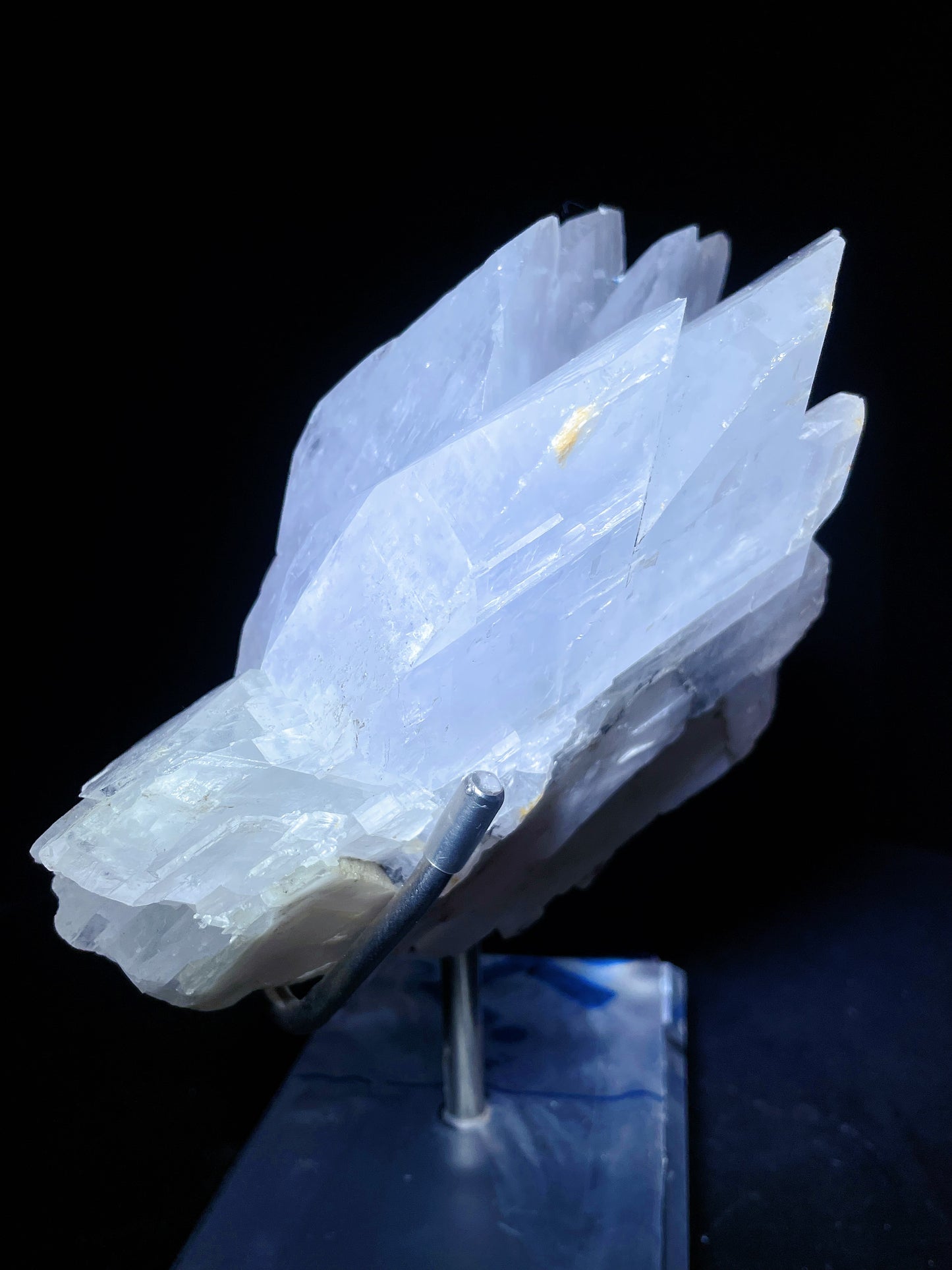 petal white calcite specimen Hunan China