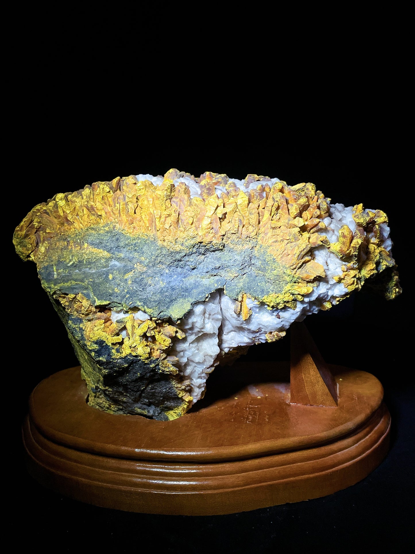 realgar raw stone Hunan China