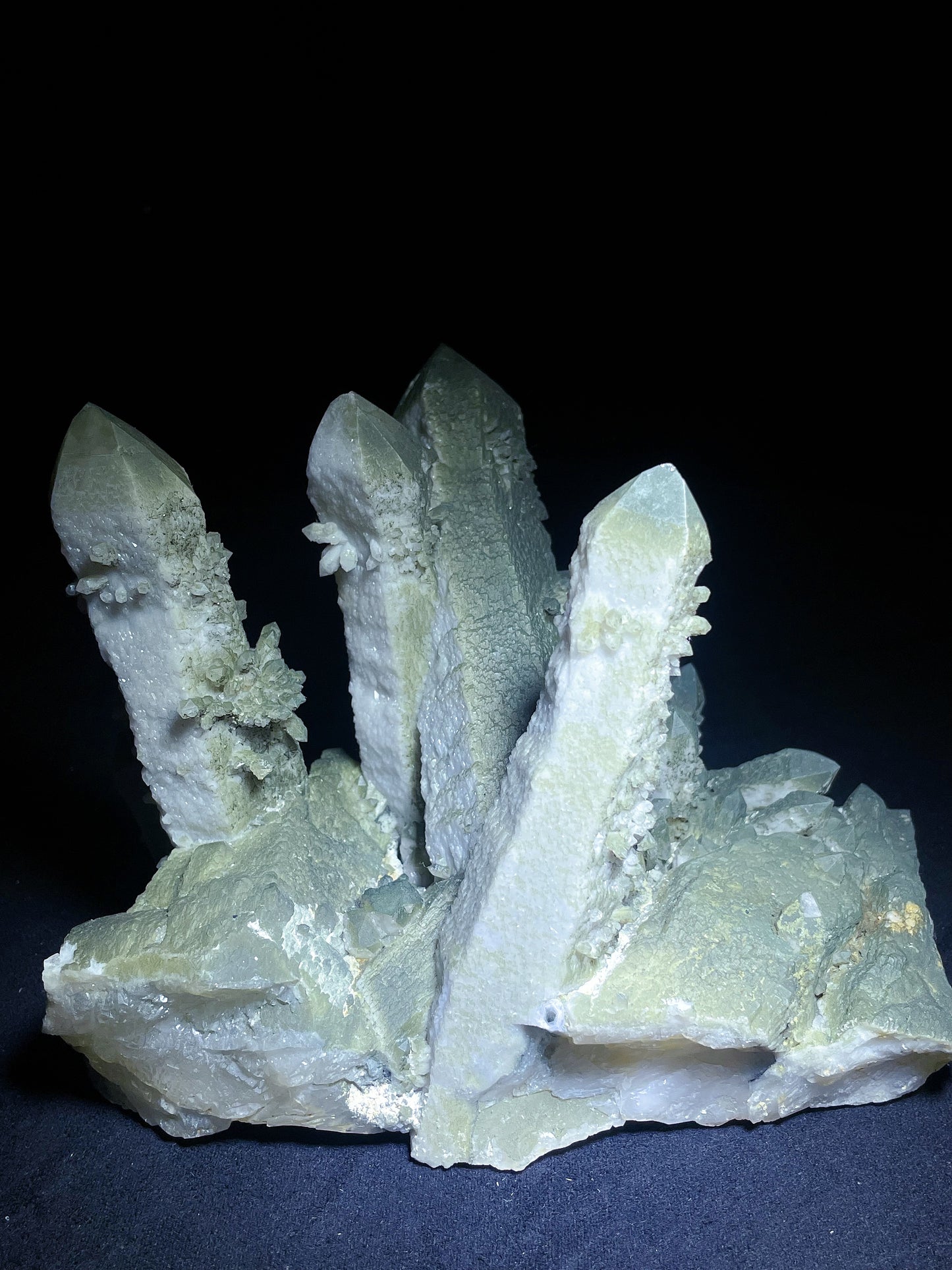 Chlorite quartz specimen origin Inner Mongolia
