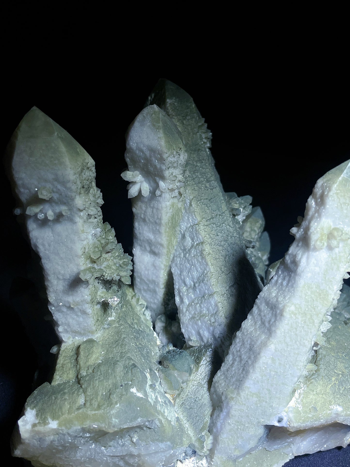 Chlorite quartz specimen origin Inner Mongolia