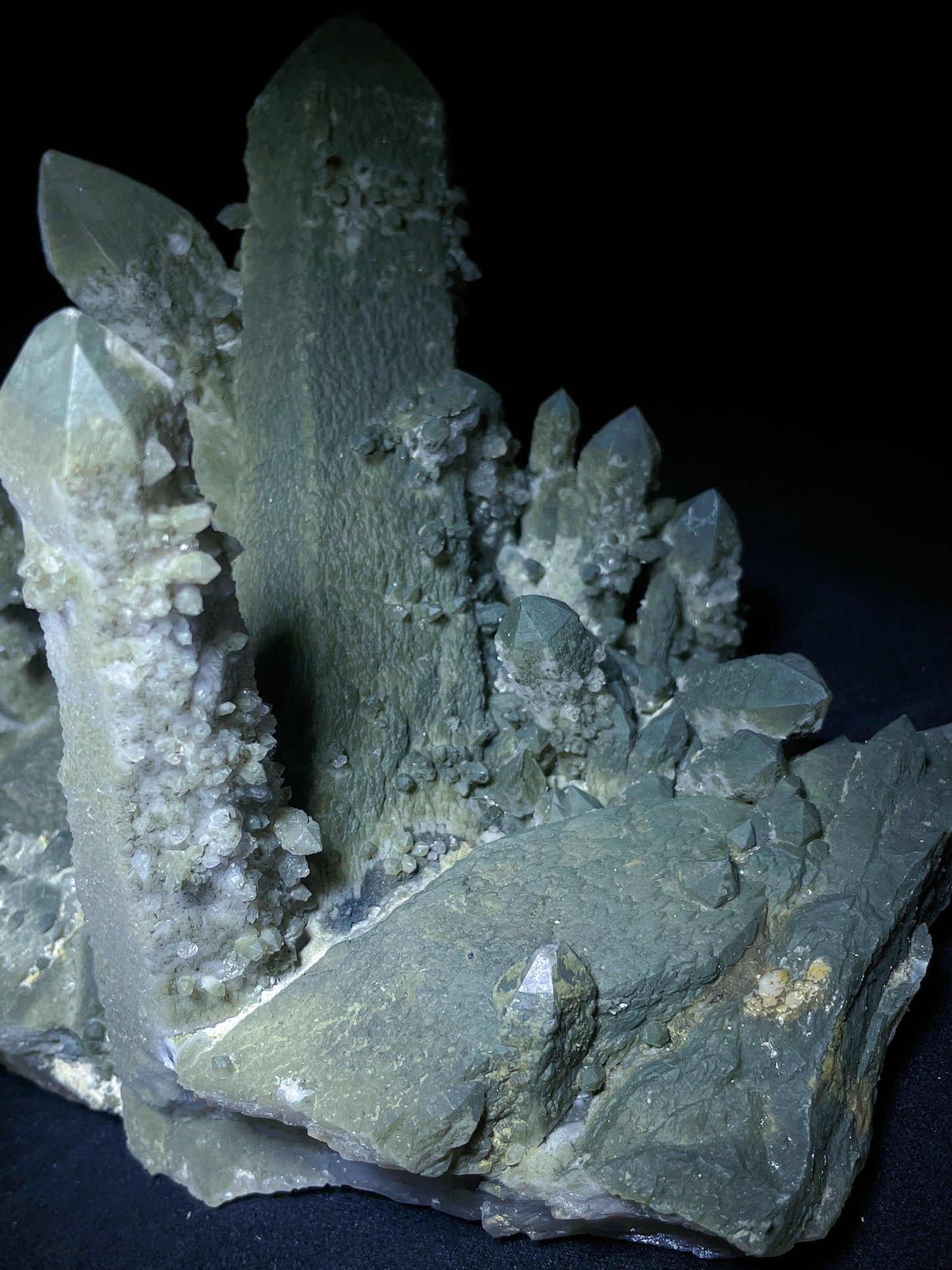 Chlorite quartz specimen origin Inner Mongolia