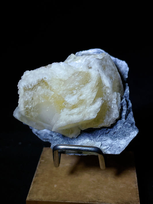 yellow rose calcite specimen Hubei China