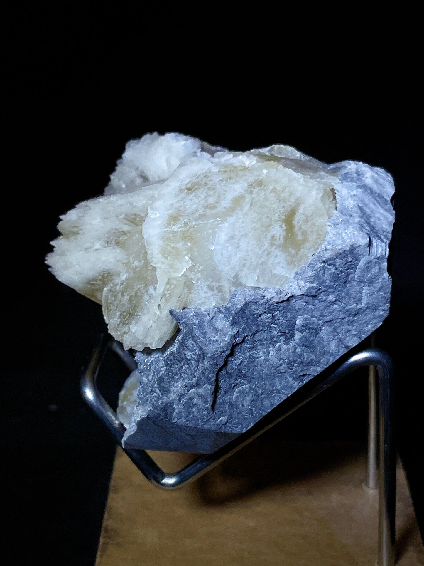 yellow rose calcite specimen Hubei China