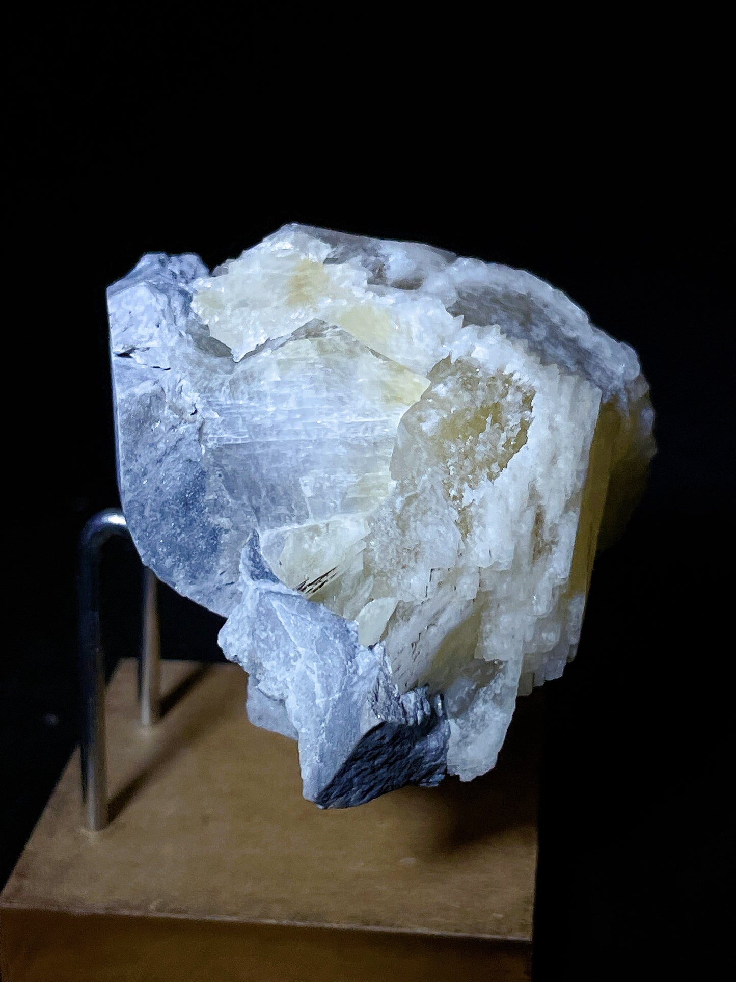 yellow rose calcite specimen Hubei China