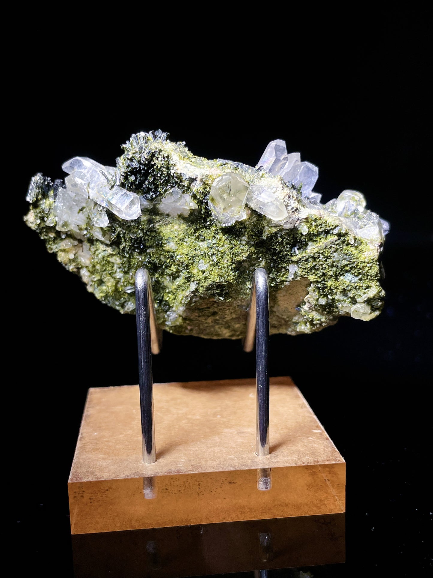 epidote with quartz specimen Pakistan