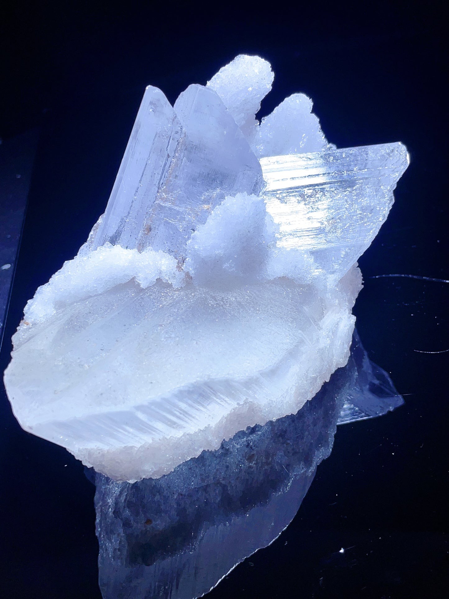 Yunnan clear selenite specimen