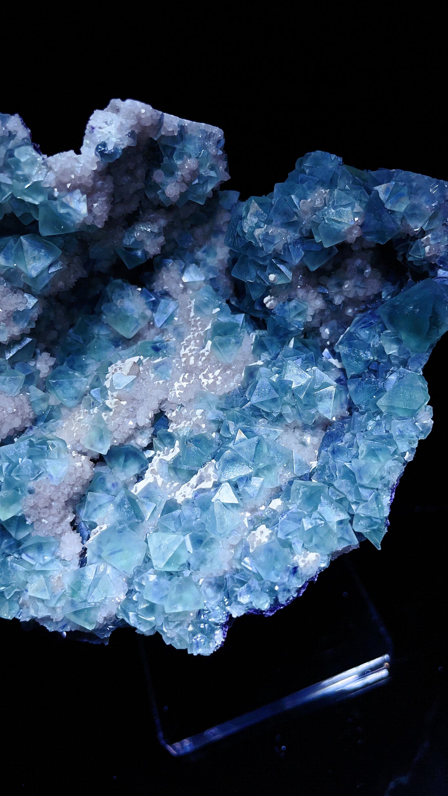 inner mongolia  octagonal green fluorite with quartz specimen