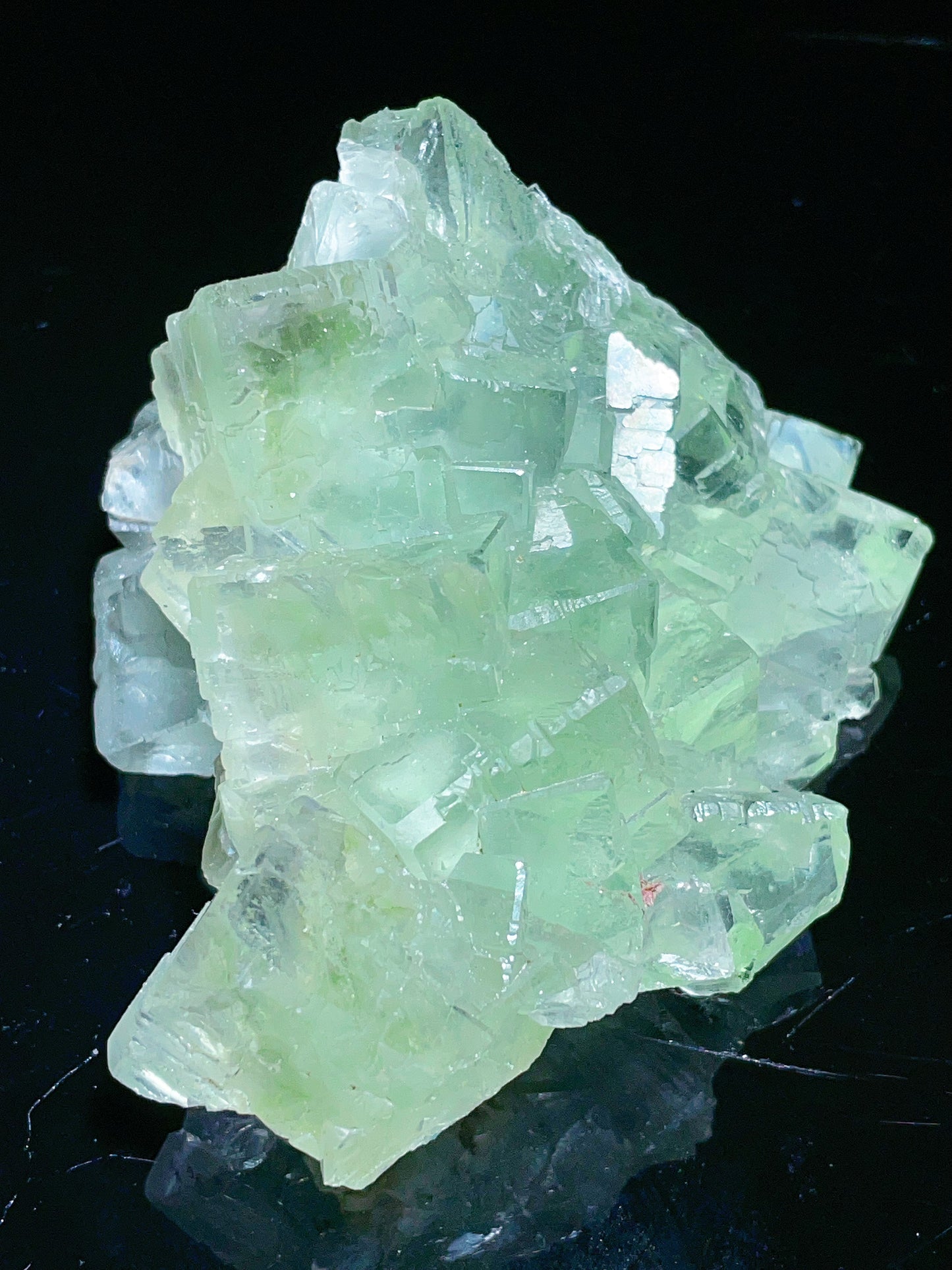 Xianghualing green fluorite specimen
