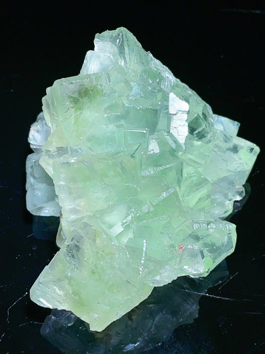 Xianghualing green fluorite specimen