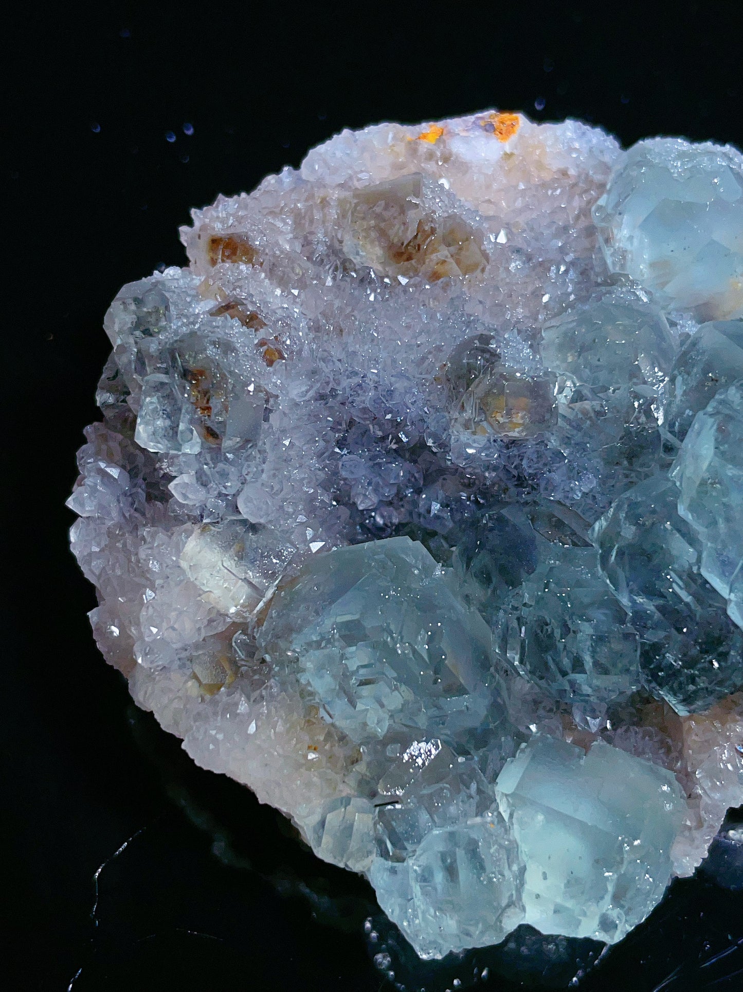 natural blue fluorite specimen originates from Fujian Province.
