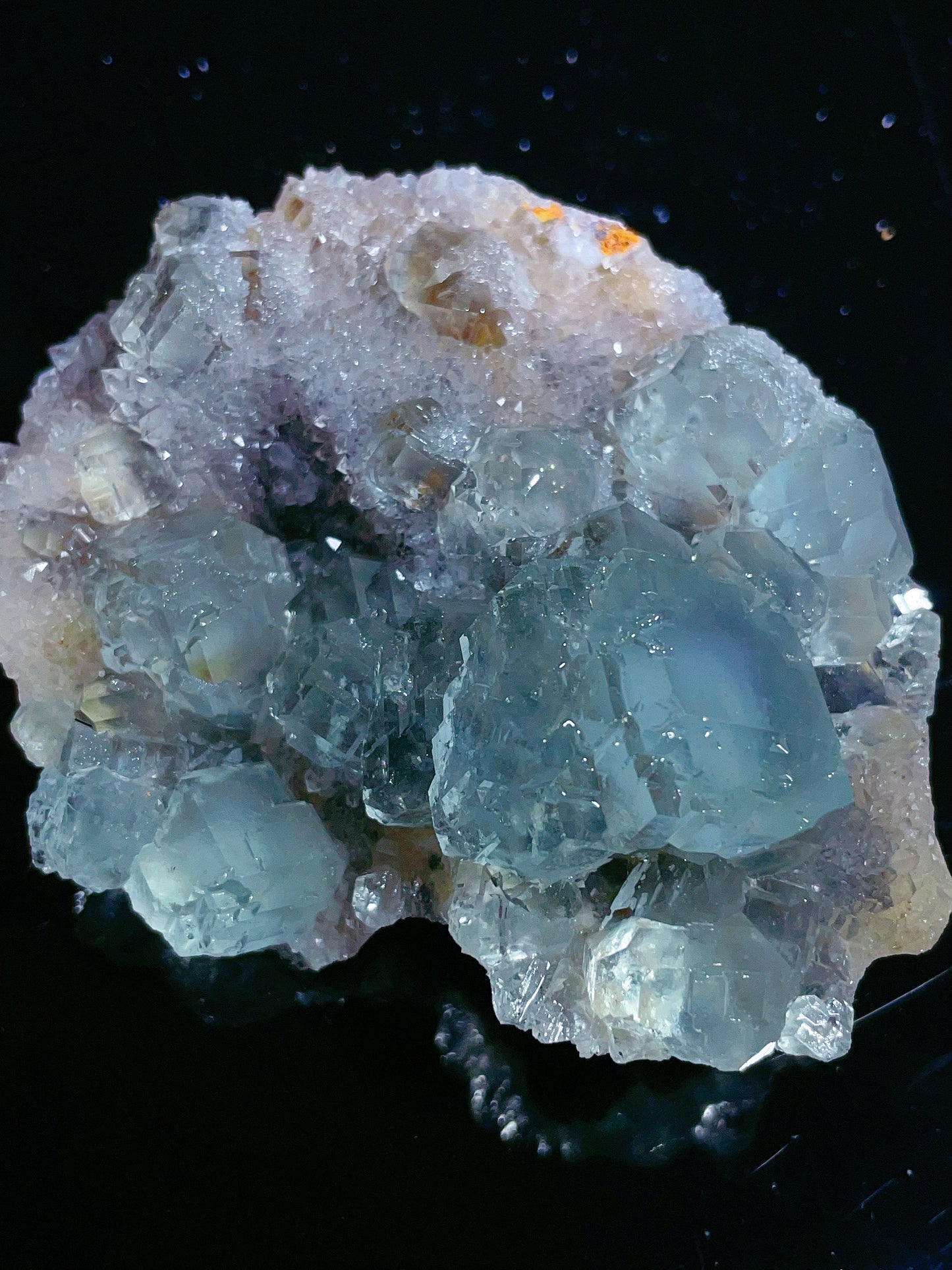 natural blue fluorite specimen originates from Fujian Province.