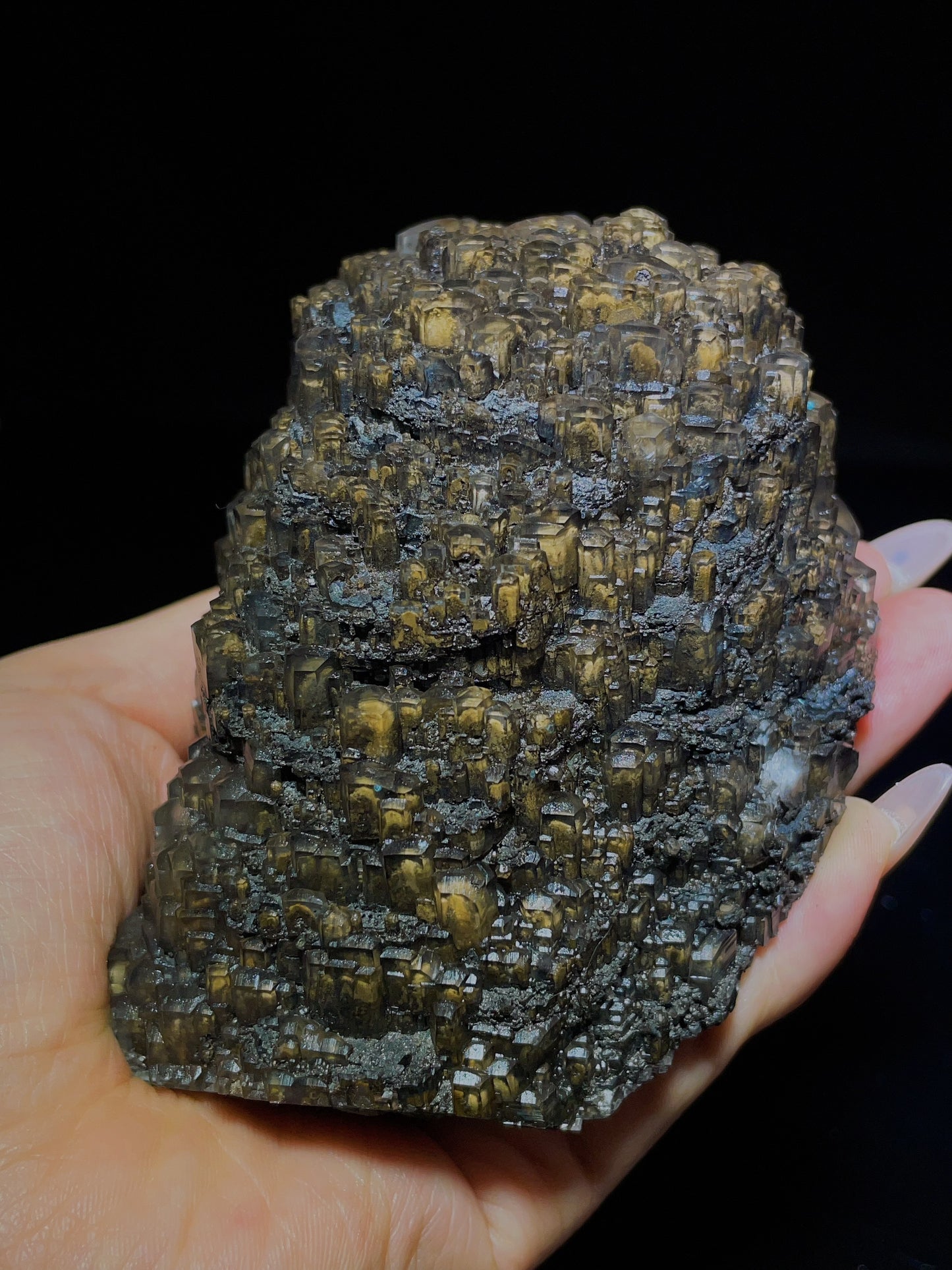 rown hexagonal columnar calcite from Xia Yang Mine, Yongchun, Fujian, China.