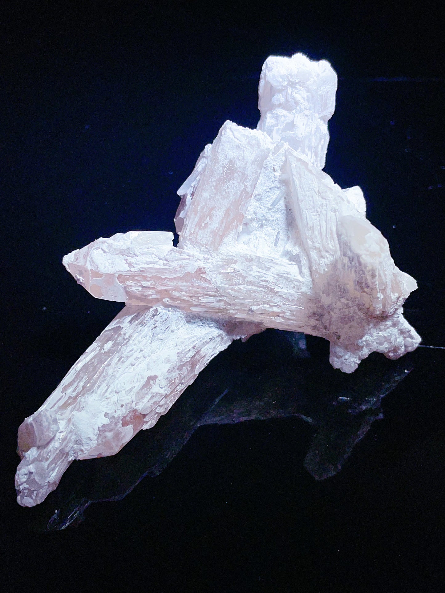 Pale red candle quartz specimen from Inner Mongolia