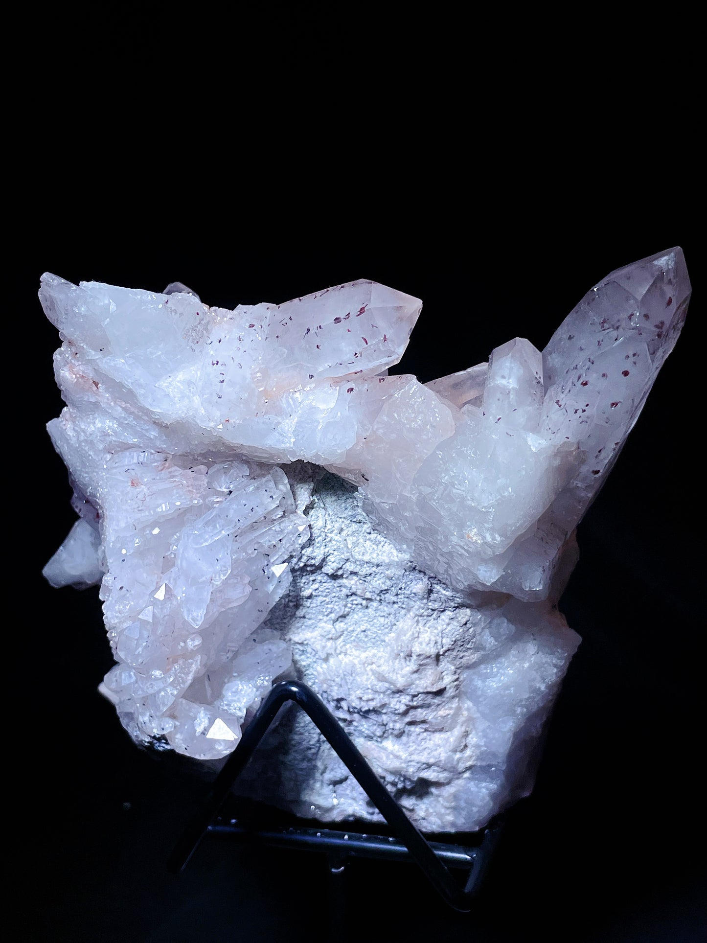 Sichuan strawberry quartz specimen