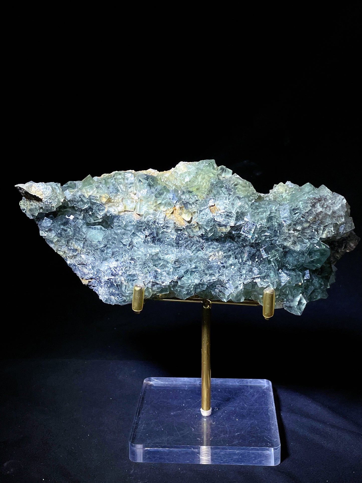 Xianghualing Green fluorite specimen