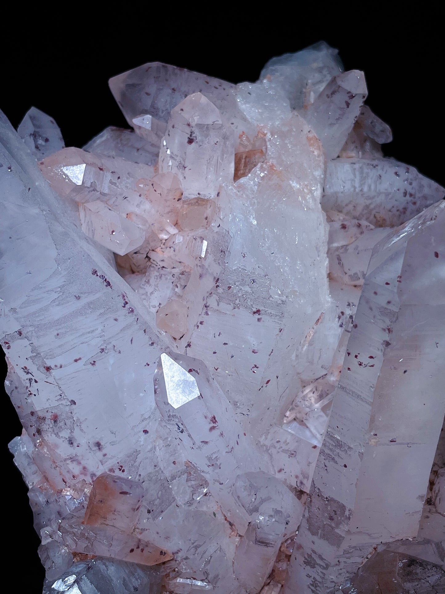 Sichuan strawberry quartz specimen