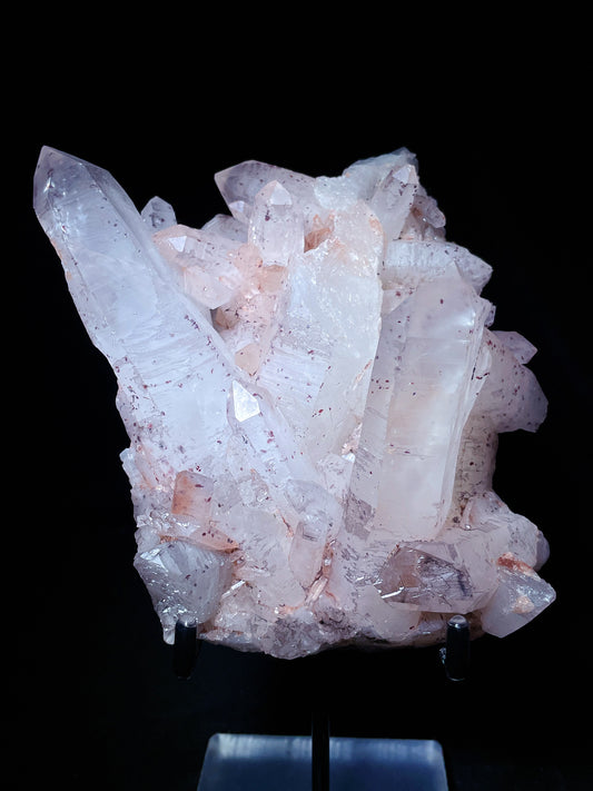 Sichuan strawberry quartz specimen