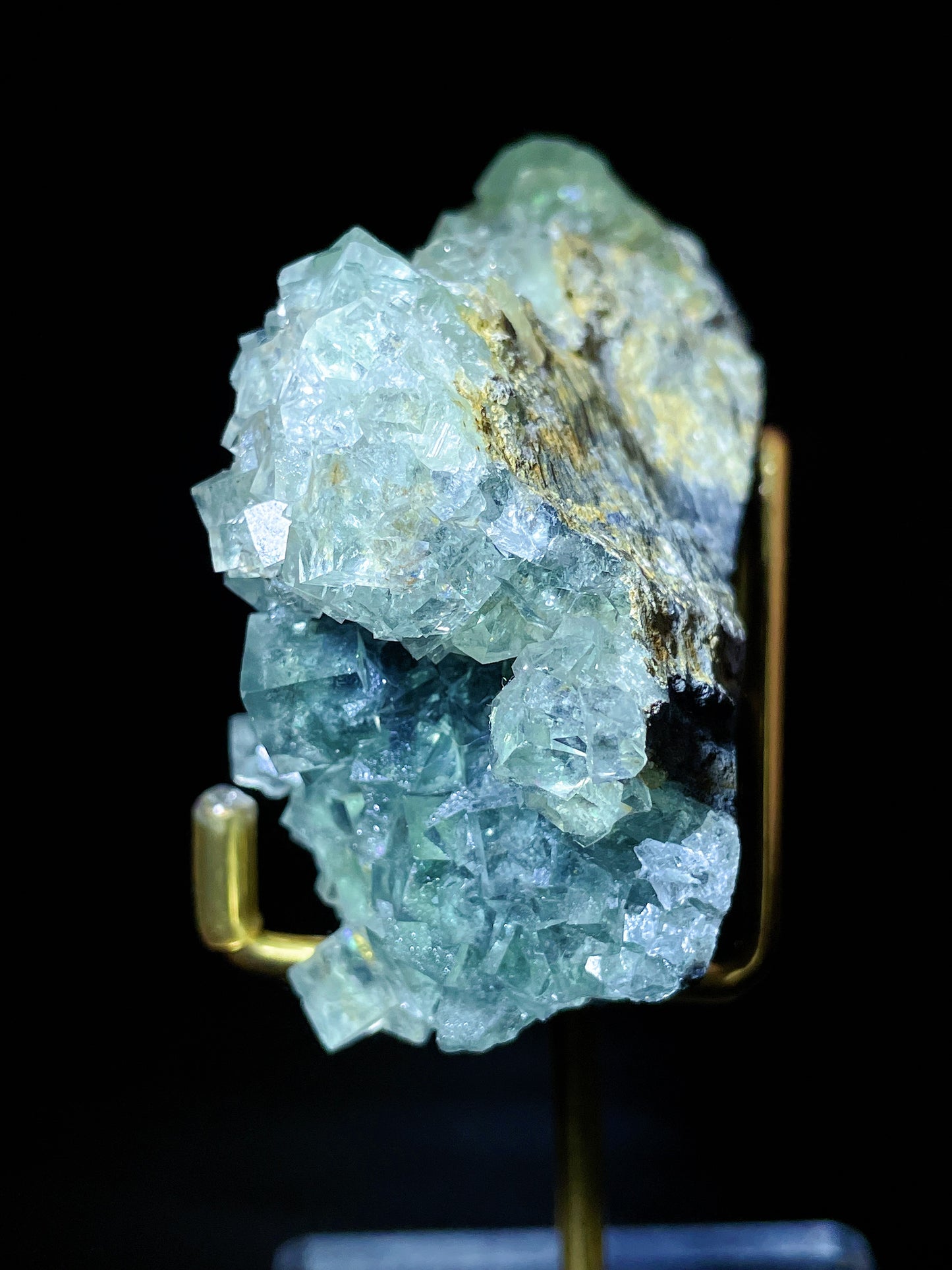 Xianghualing Green fluorite specimen