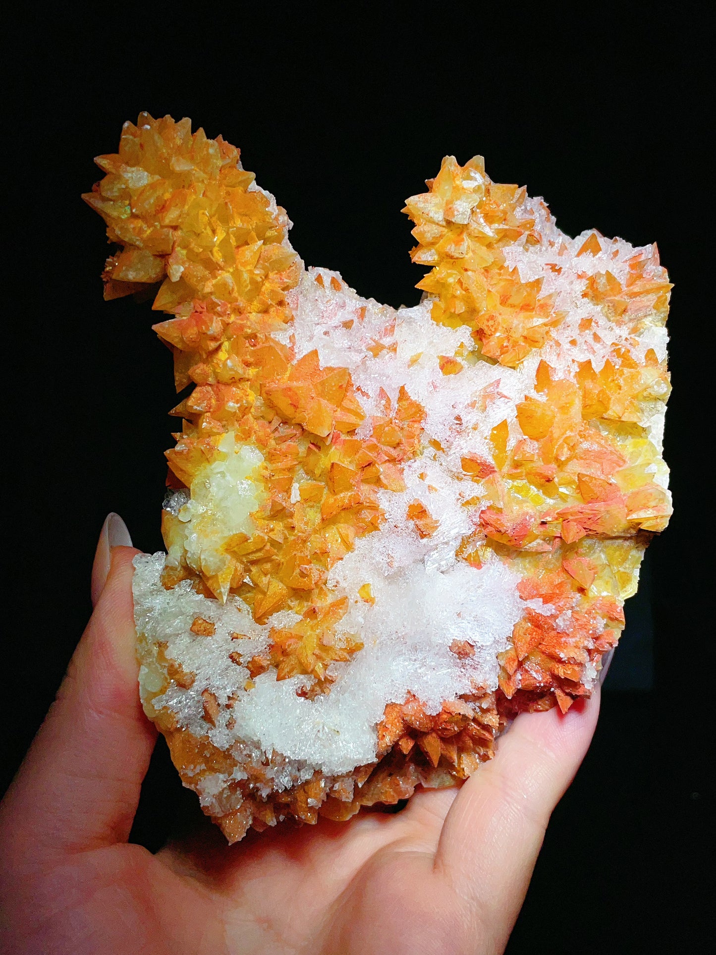 thorny spearhead calcite cluster from the famous Bat Cave Mine in Bijia Mountain, Weishan Dali.
