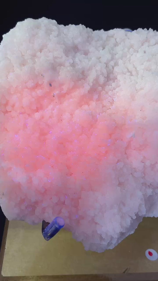 pink calcite origin Hunan